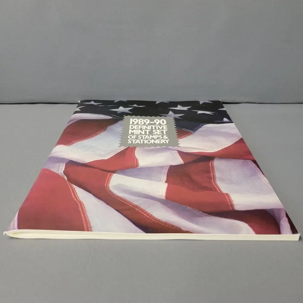 Vintage 1989-90 Definitive Mint‎ Set Stamps Stationery USPS Book Patriotic USA